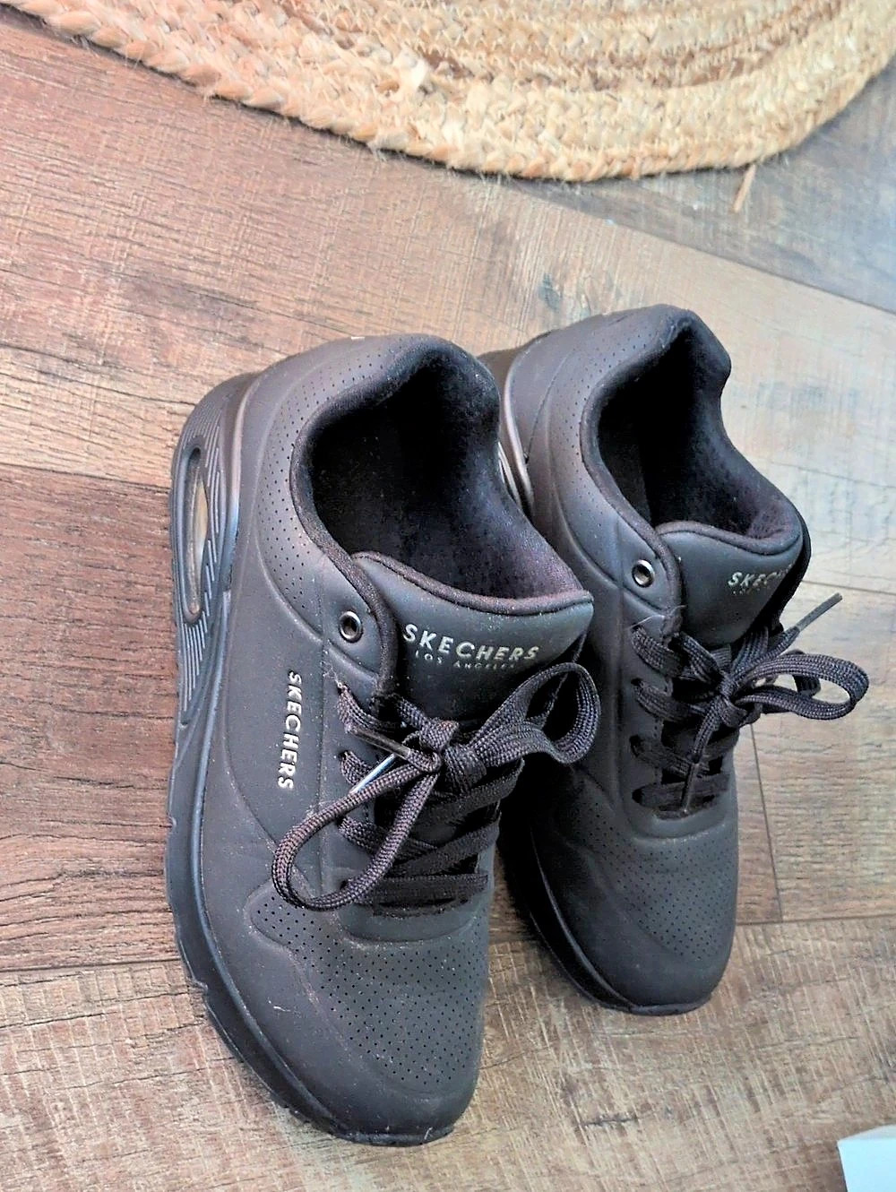 Skechers Uno - Stand on Air Black Athletic Shoes